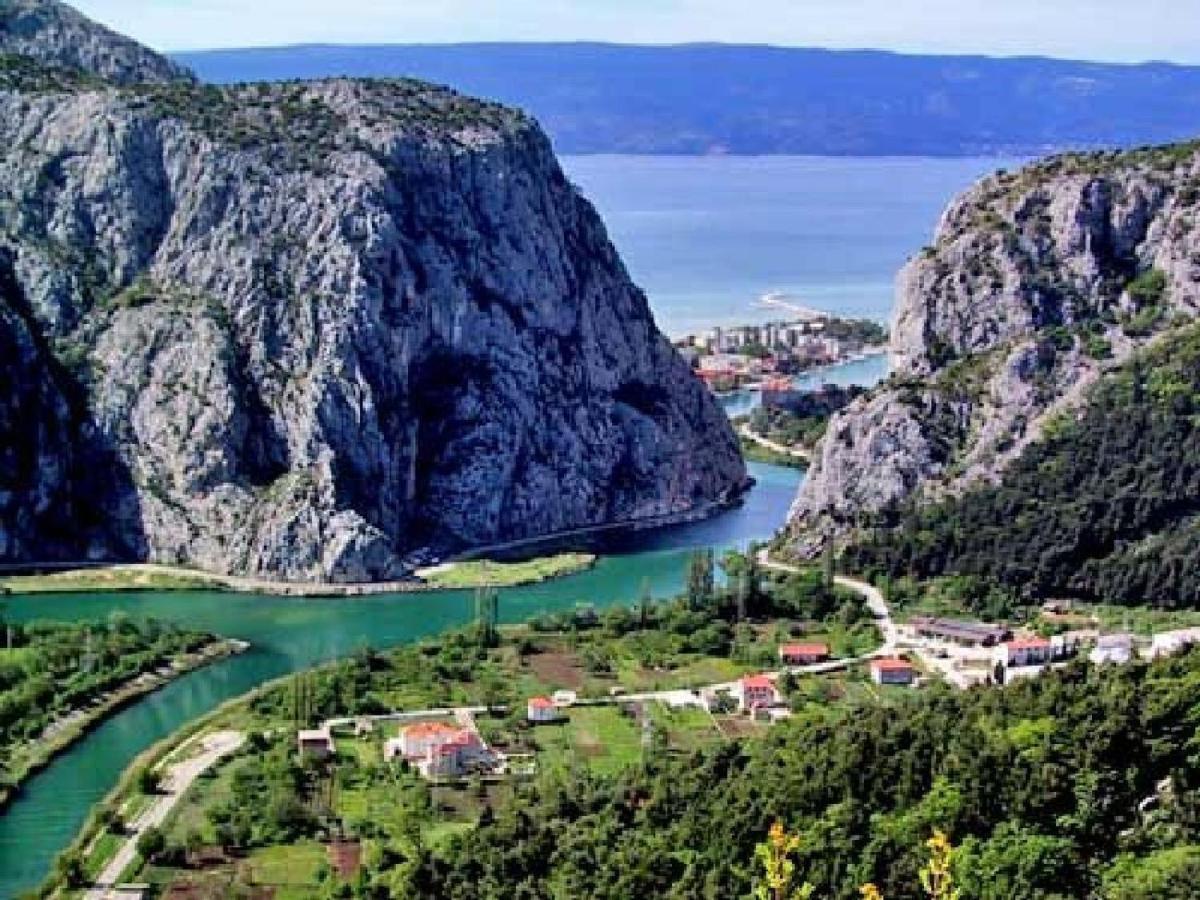 Apartment Sreta Omiš Esterno foto