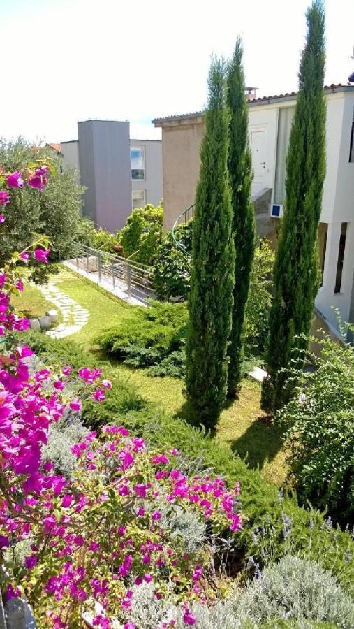 Apartment Sreta Omiš Esterno foto
