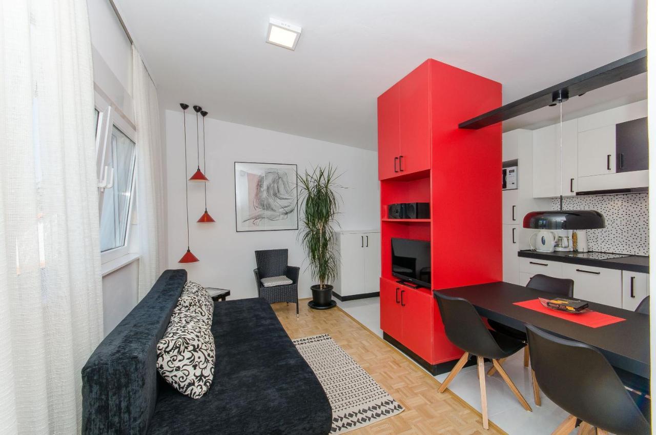 Apartment Sreta Omiš Esterno foto