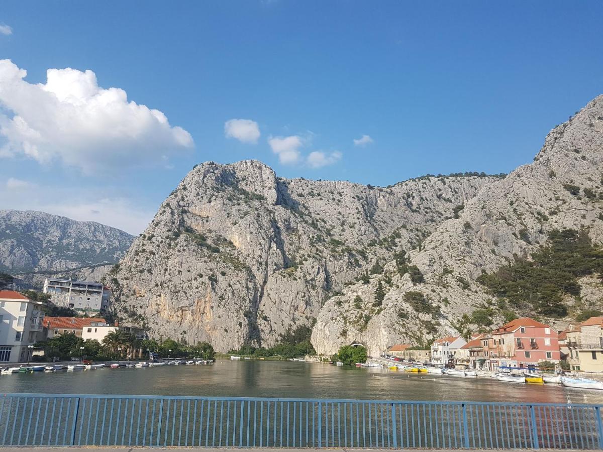Apartment Sreta Omiš Esterno foto