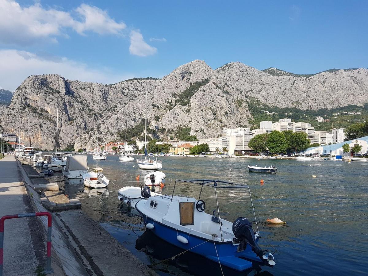 Apartment Sreta Omiš Esterno foto