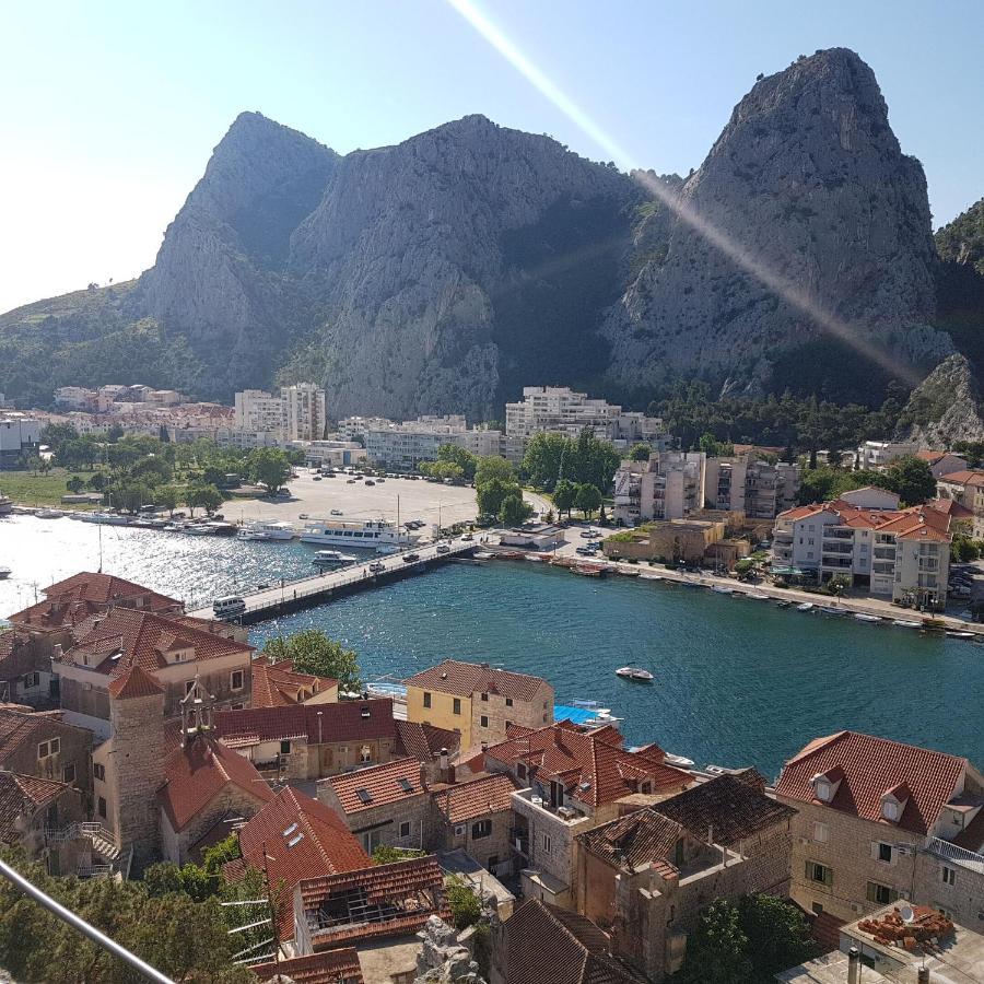 Apartment Sreta Omiš Esterno foto